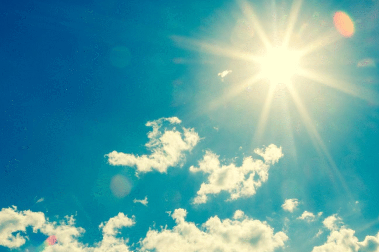 Como as condições ambientais afetam os sistemas de refrigeração no Brasil?