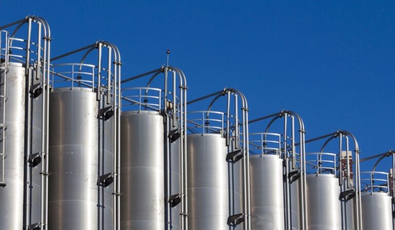 Saiba como escolher o tanque de armazenamento industrial ideal para sua operação 3 Saiba como escolher o tanque de armazenamento industrial ideal para sua operação