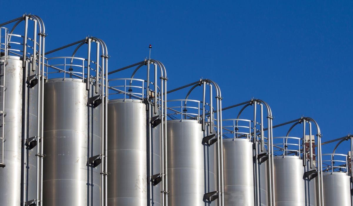 Saiba como escolher o tanque de armazenamento industrial ideal para sua operação 1 Tanque de armazenamento industrial